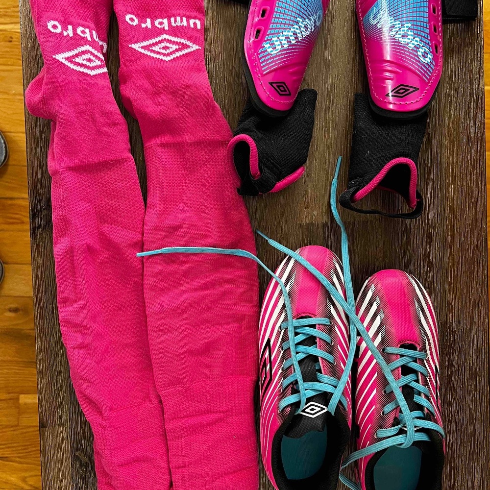 Girls soccer cleats with guard & socks